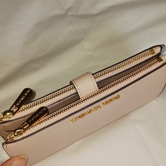 NWOT! MICHAEL KORS WRISTLET (OVERSIZED, DOUBLE ZIPPER) - Picture 6 of 13